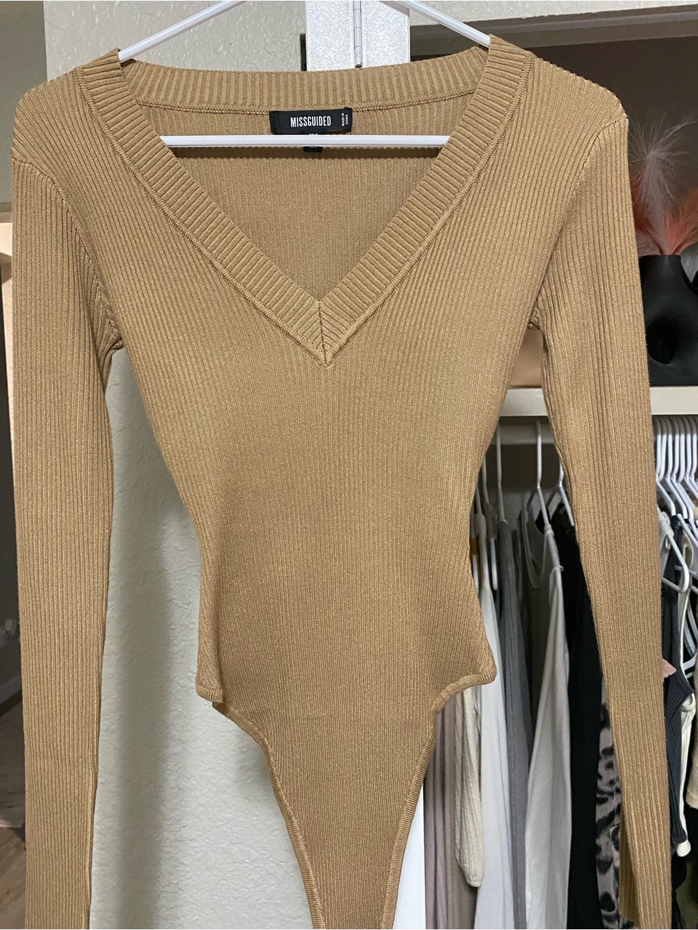Missguided Ribbed V-Neck Long Sleeve Bodysuit - Camel/Tan